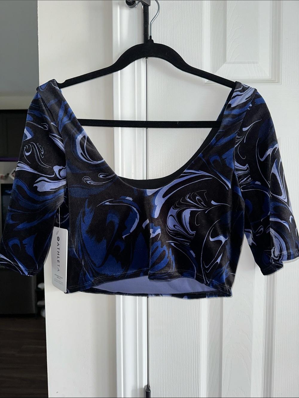 Athleta Blue & Black Marble Scoop Crop Top